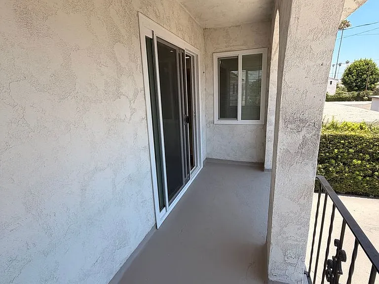 10500 La Reina Ave #E — Photo 29