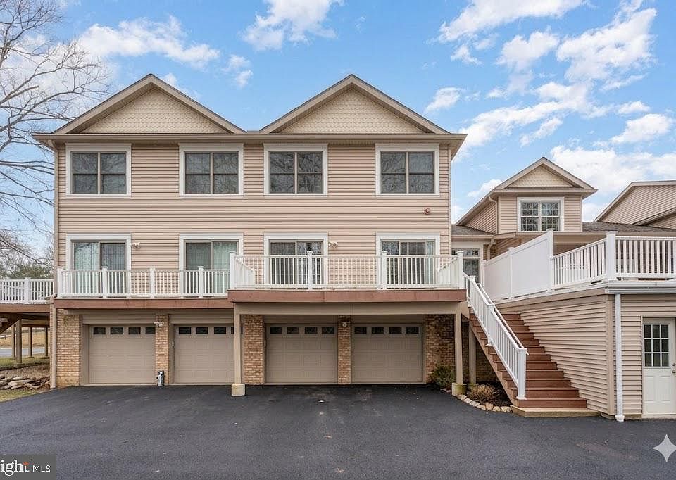 1st image of 105 High Pointe Dr
