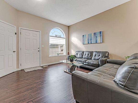 4th image of 1529 49a St NW