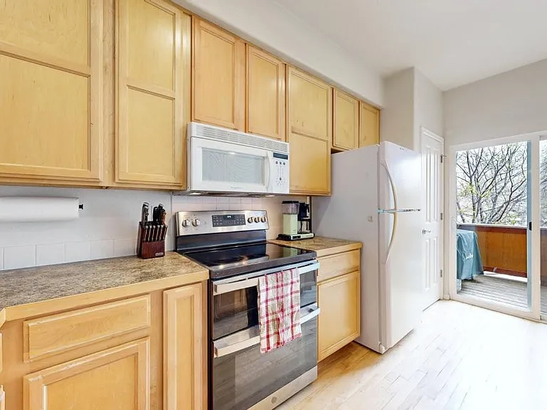 1221 E Prospect Rd — Photo 10