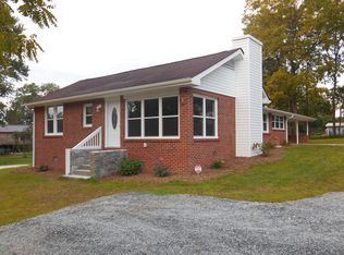 1840 Willow Rd, Hendersonville, NC 28739