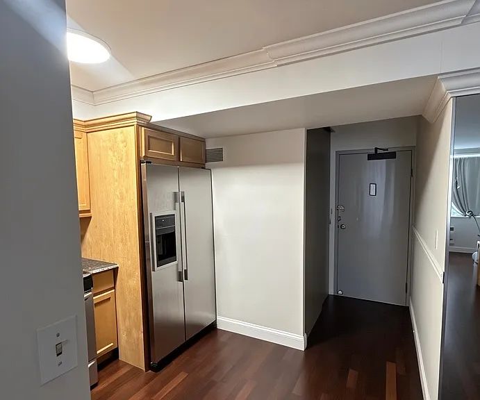 253 E Delaware Pl #21F — Photo 4