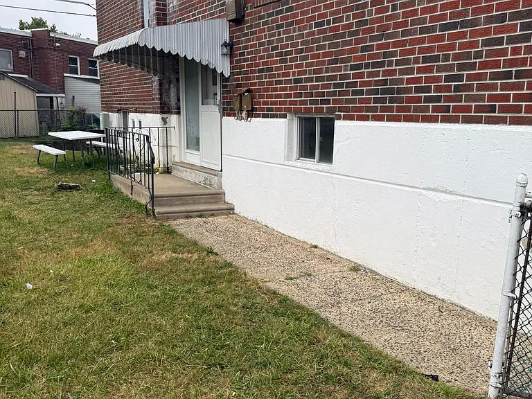 3658 Genesee Dr — Photo 9