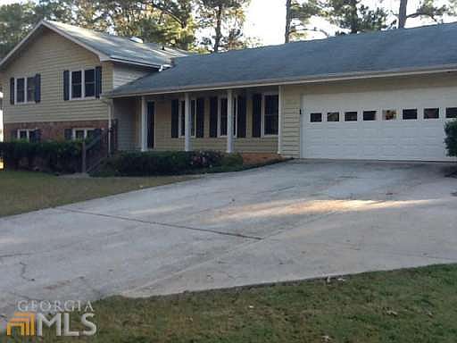 2nd image of 3616 Clubhouse Ln SE