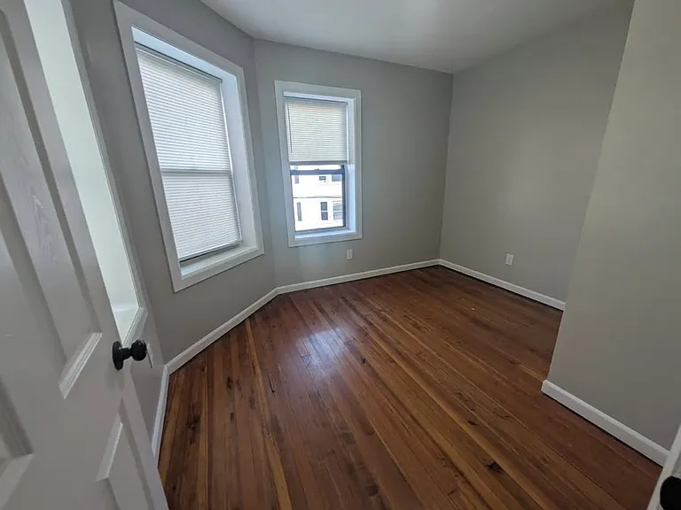 1079 Kossuth St #2 — Photo 8