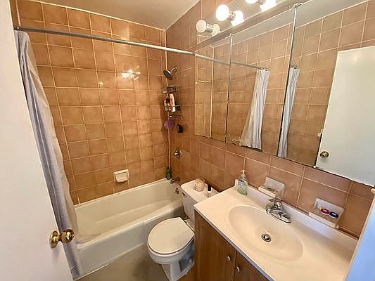 5th image of 121 E 12th St APT 5E
