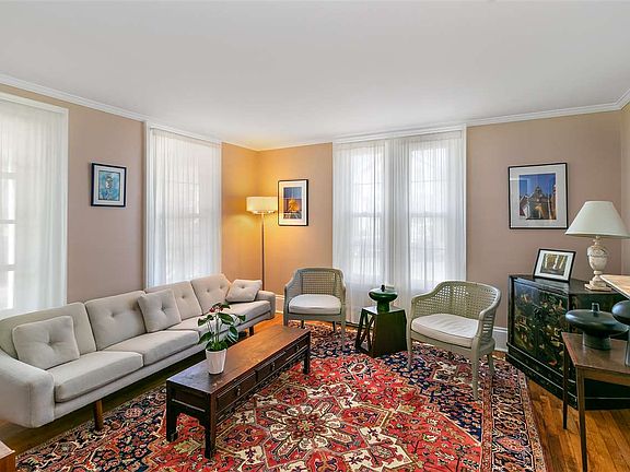 3rd image of 80 Regent St