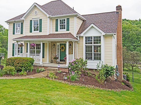 2nd image of 218 Elmhurst Cir