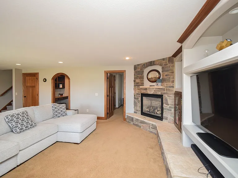 2204 S Silverthorne Ave — Photo 44