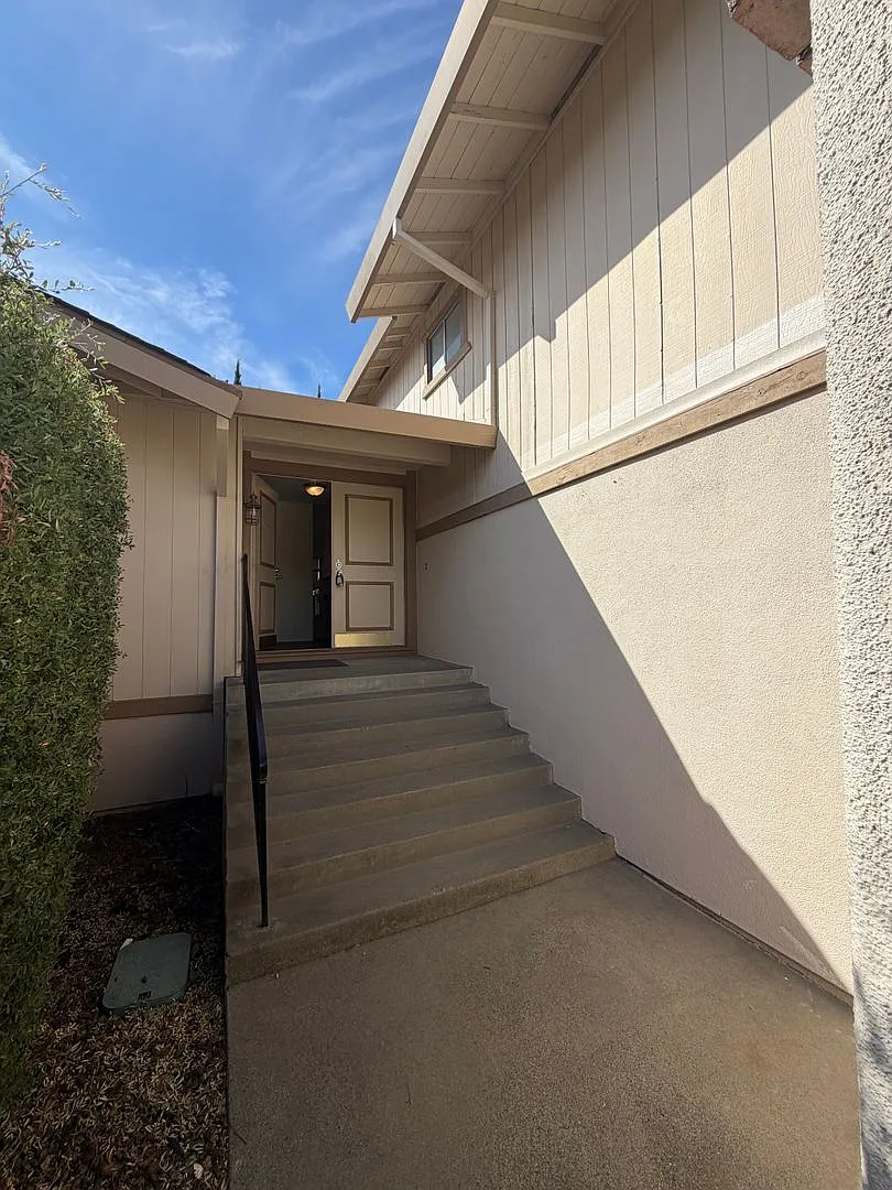 4 Bed / 2.5 Bath | Rosemont Park Single Family Home Available Now — Photo 3