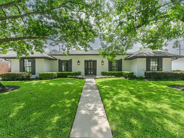 2415 Stoney Brook Dr, Houston, TX 77063