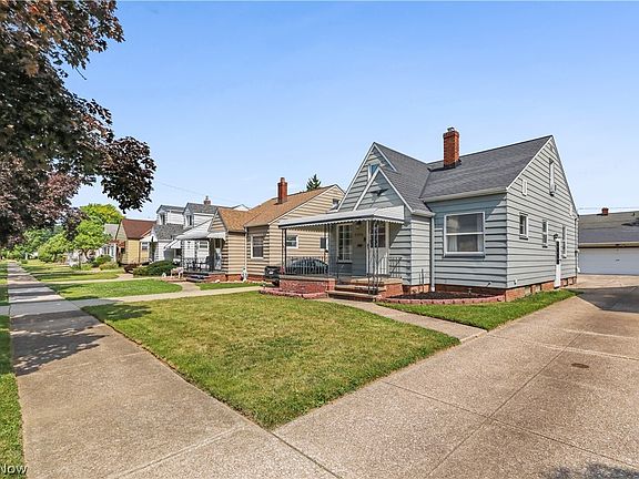 3rd image of 9216 Behrwald Ave