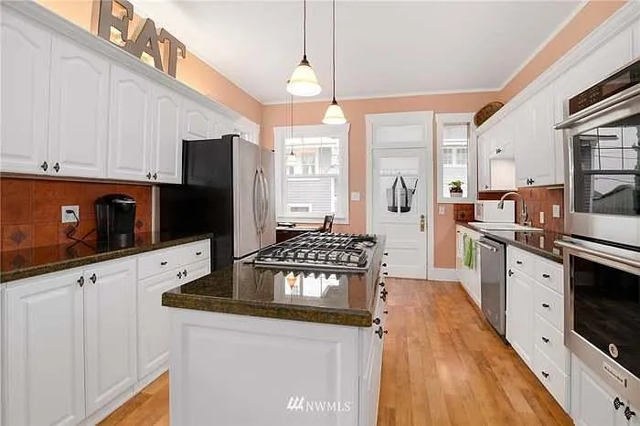 Kitchen | Breakfast nook, double convection oven, gas range, 2 fridges, dishwasher, mixer, 2 Instant Pots, air fryer, Sodastream, juicer, and so much more.