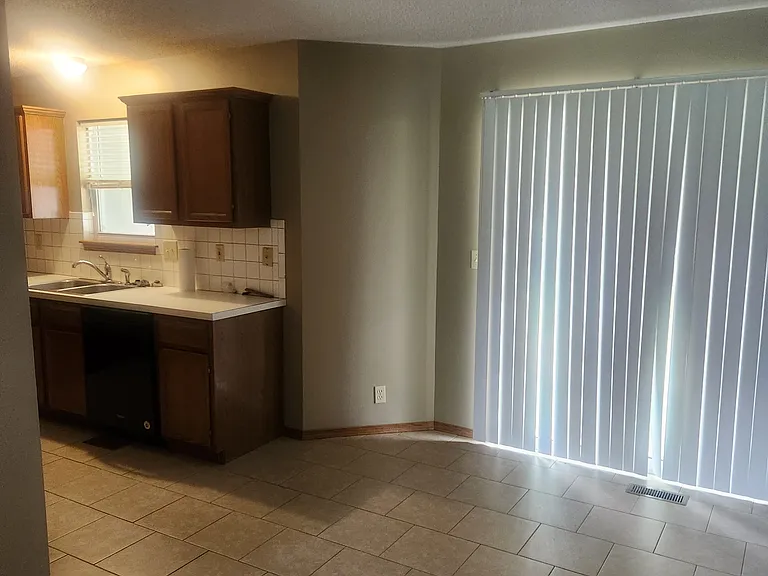 view to dining/kitchen