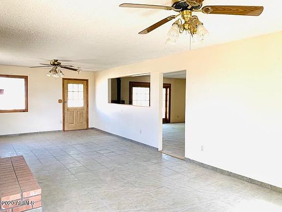 5th image of 1368 E Woods Ln