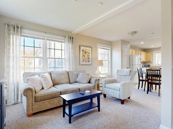 208 Hicks St, Portland, ME 04103