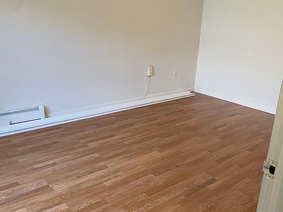3rd image of 940 E 181st St #1