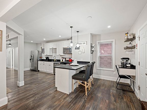 2nd image of 420 Saratoga St #1