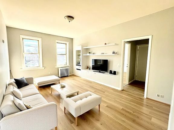 2nd image of 115 Belgrove Dr #36