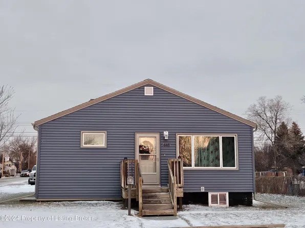 448 6th Ave W, Dickinson, ND 58601
