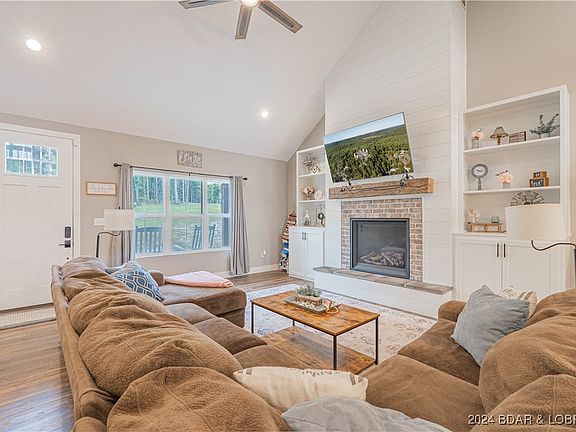 2nd image of 15 Camdenwood Dr