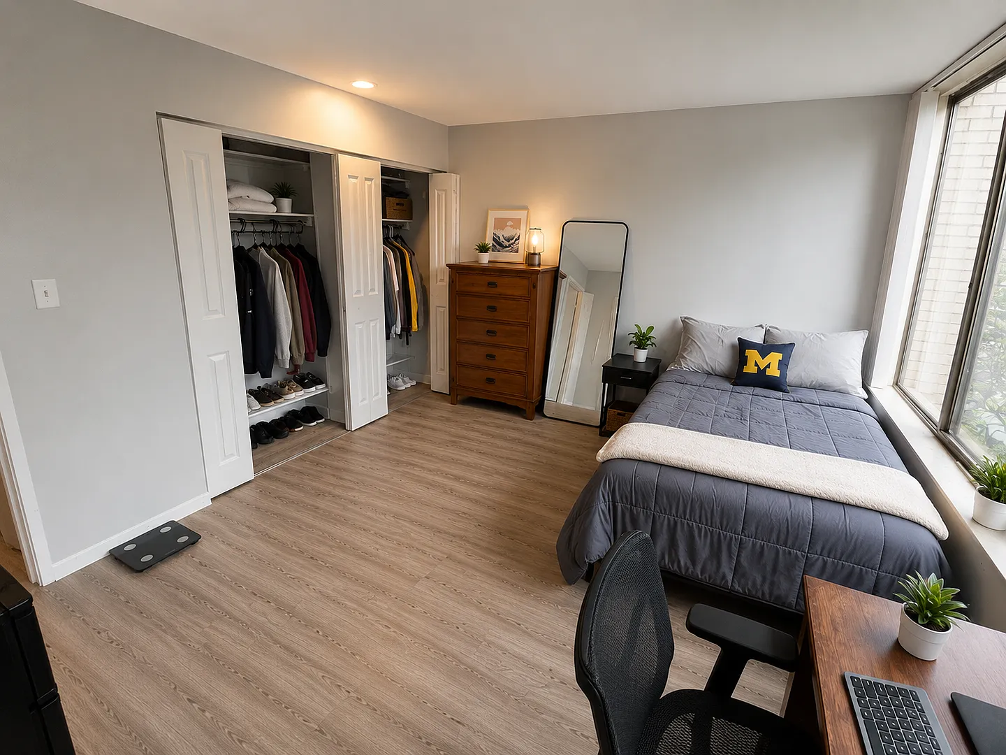 Varsity Management - 1001 S. Forest — Photo 4