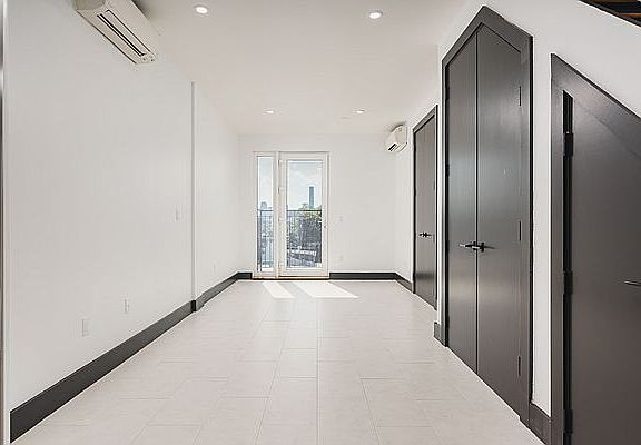 3rd image of 141 Tompkins Ave APT 3A