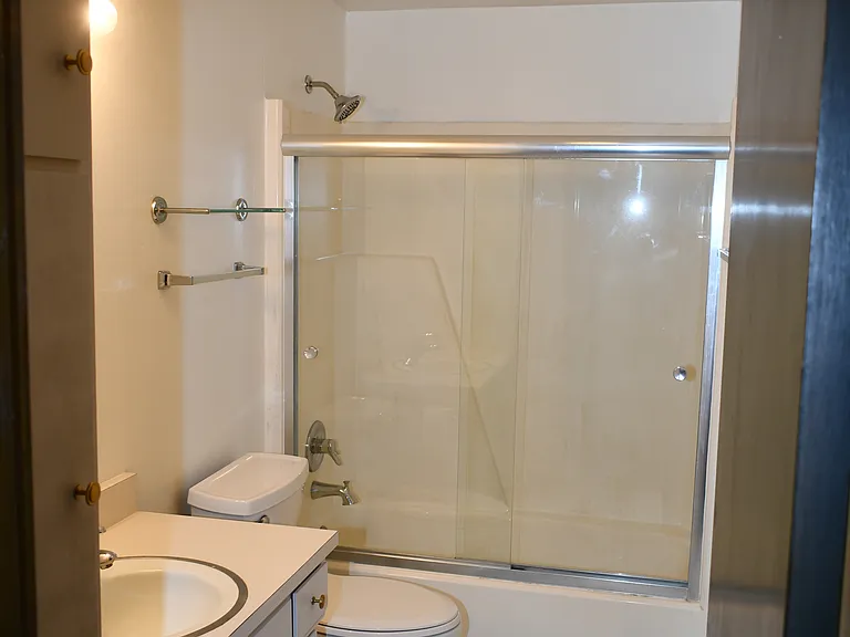 4124 Alhambra Dr #4124 — Photo 6