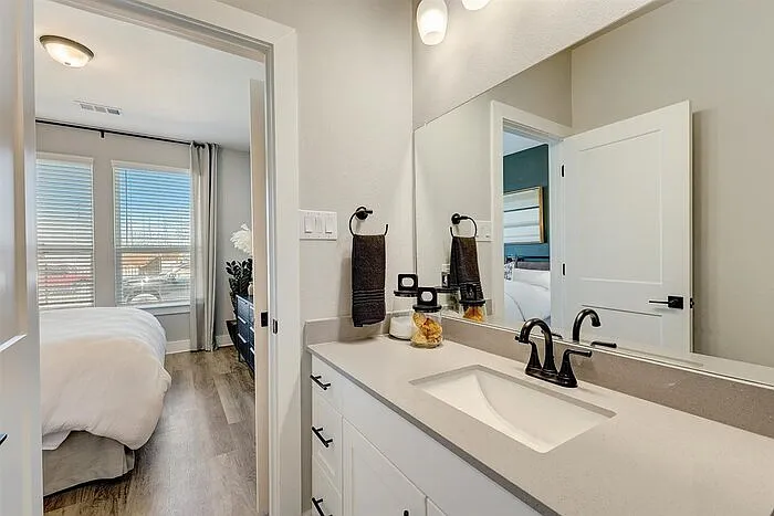 3905 Constantine Dr — Photo 20