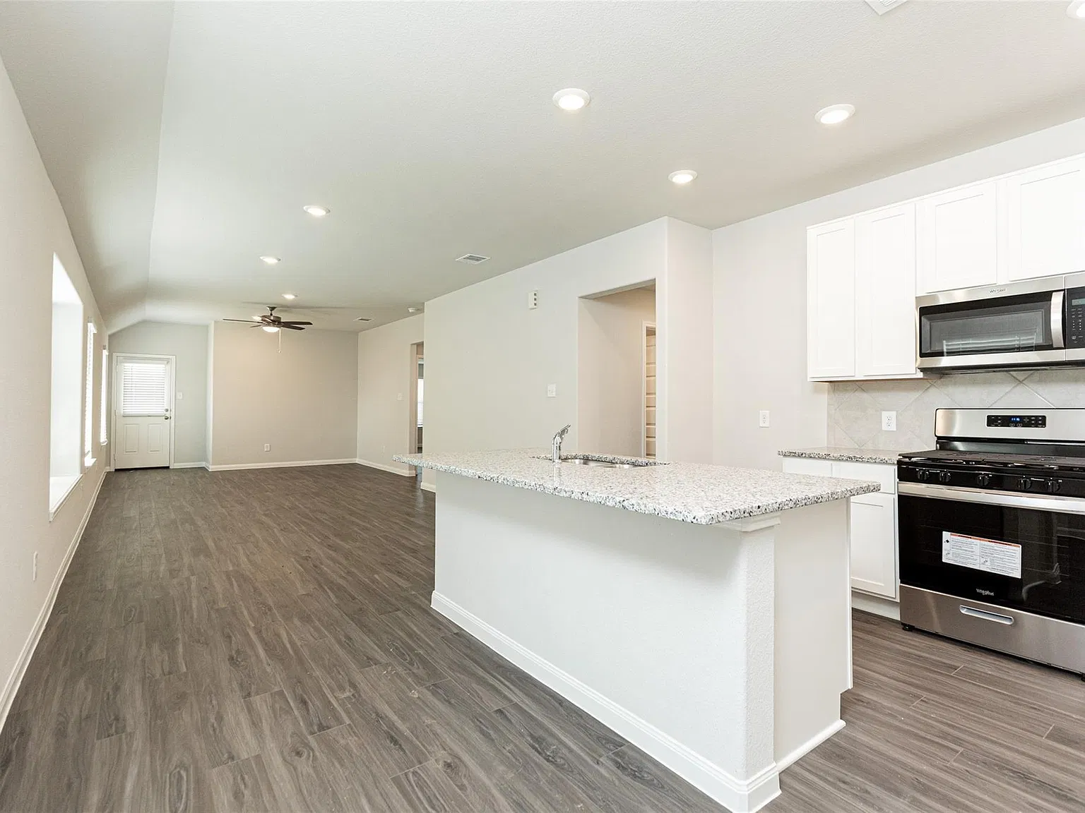 3 bed, 2.0 bath, 1624 sqft, $2,150 — Photo 3
