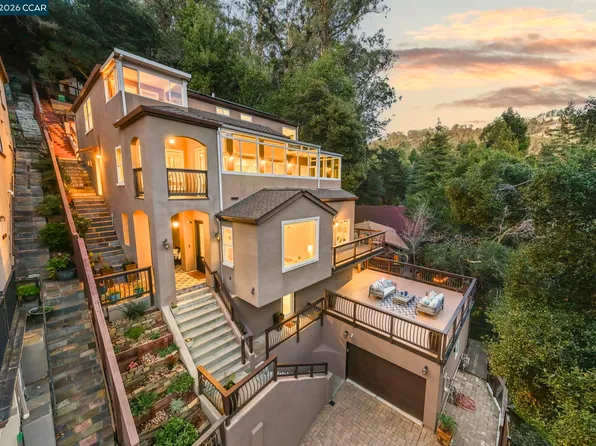 6165 Doncaster Pl, Oakland, CA 94611