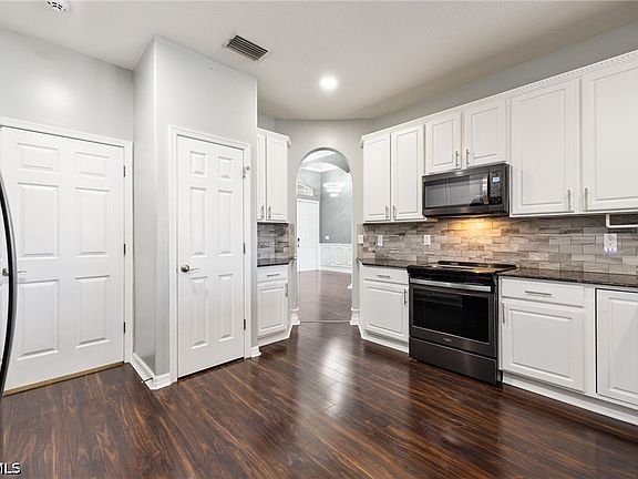 5th image of 3940 Ruxton Rd