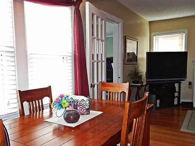 5253 N Spruce Ave — Photo 6