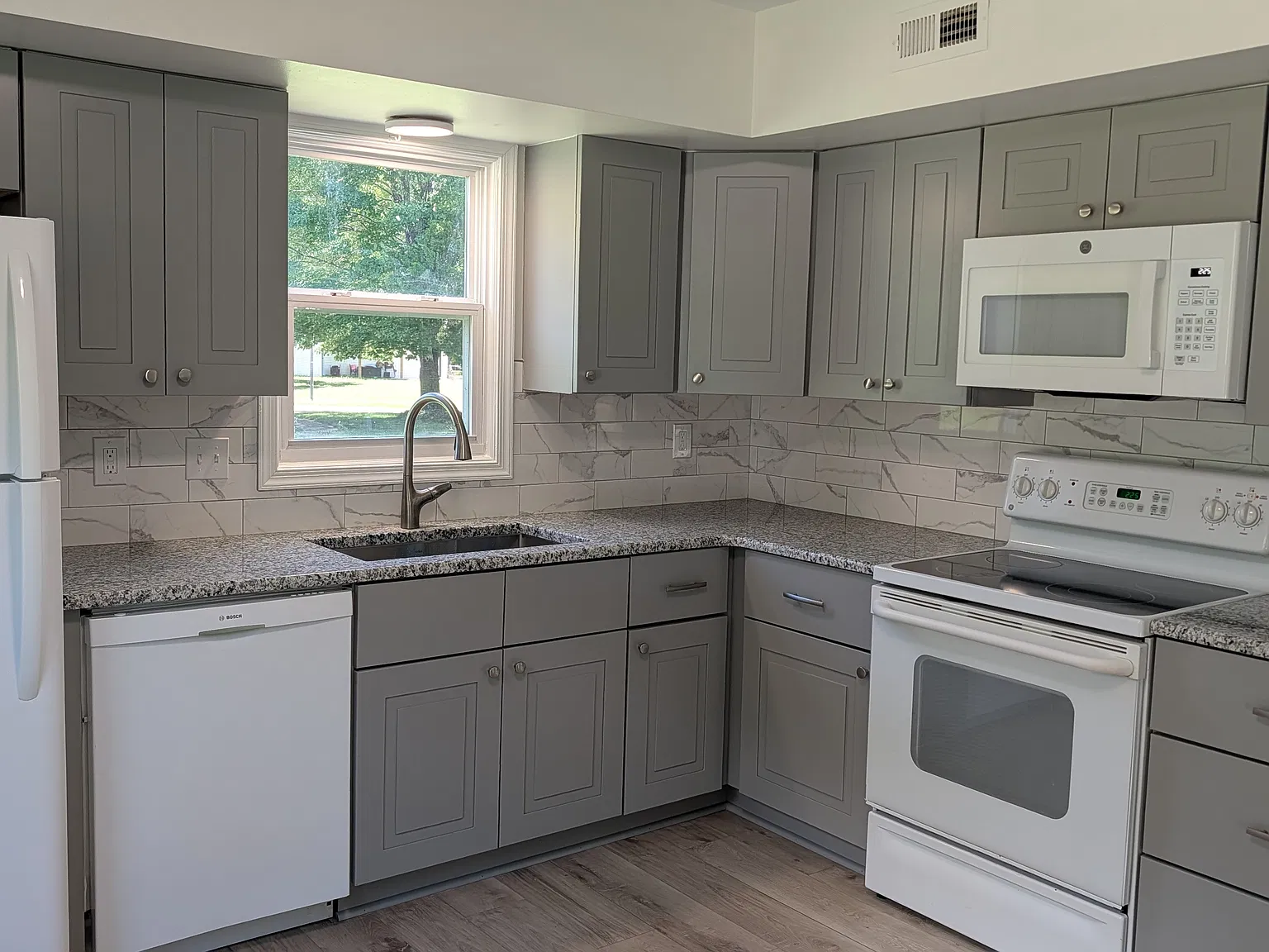 3 bed, 1520 sqft, $2,495 — Photo 2
