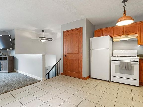 4th image of 447 Tiffany Dr