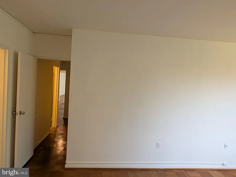 10401 Grosvenor Pl #310 — Photo 13