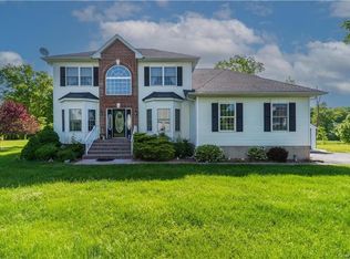 2904 McKinley Ct, New Windsor, NY 12553
