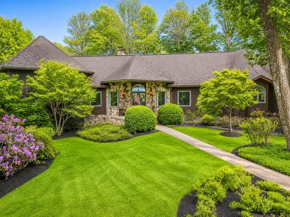 1333 Lake Dr, Daniels, WV 25832