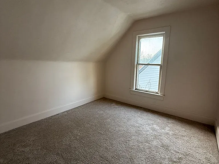 129 N Olive St — Photo 9