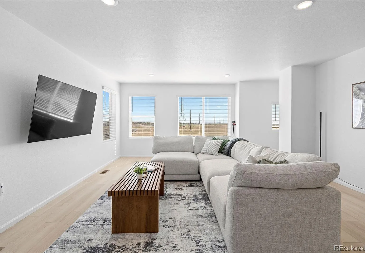 4 bed, 3.5 bath, 2321 sqft, $3,650 — Photo 3