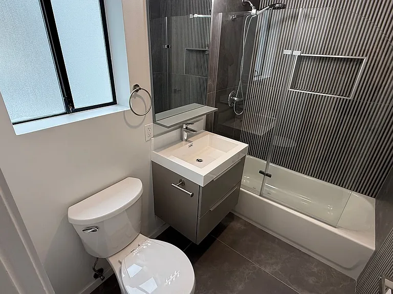 RC - 1630 Oakdale, Ave., San Francisco, CA, 94124 — Photo 31