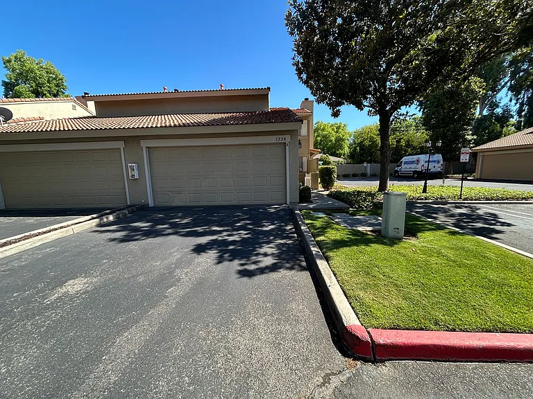 1228 W Roseburg Ave #A — Photo 2