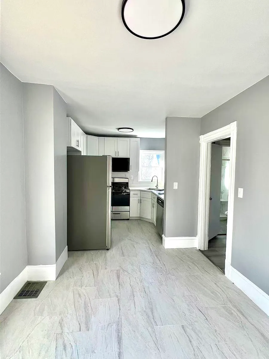 Building Photo - 2315 E 101st St #2