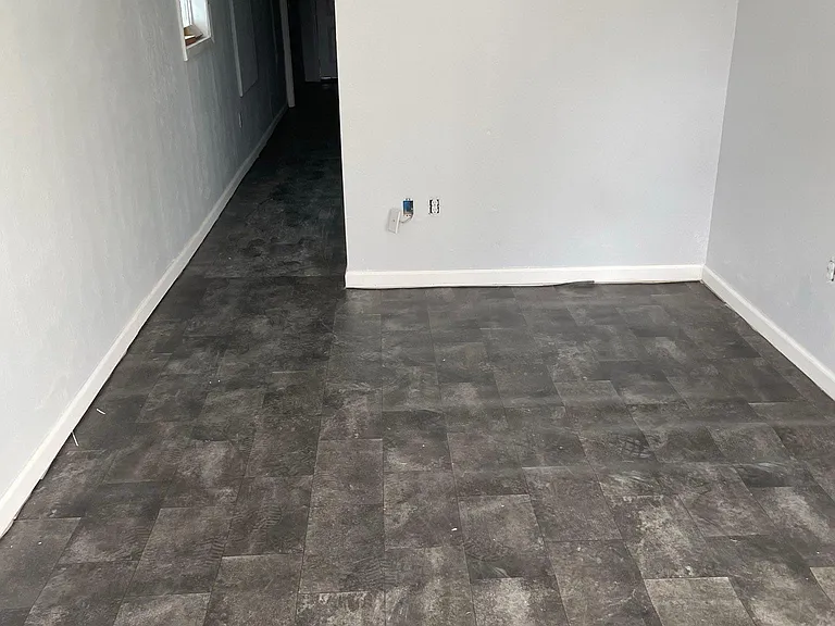 1713 W Oak St — Photo 2