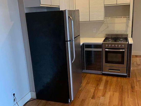 2nd image of 325 Franklin Ave #3A