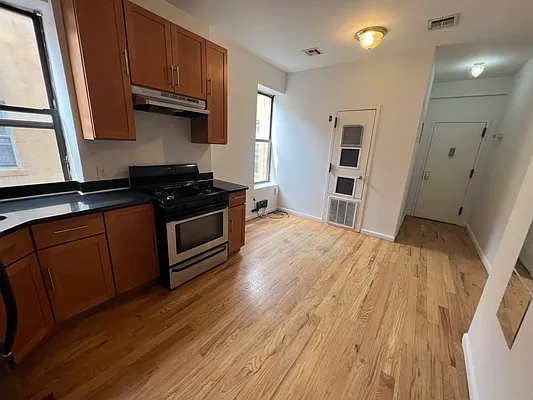 Rented by Delmark Realty LLC | media 30