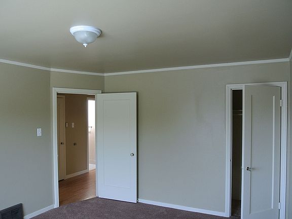 2nd image of 333 Bridgeview Dr