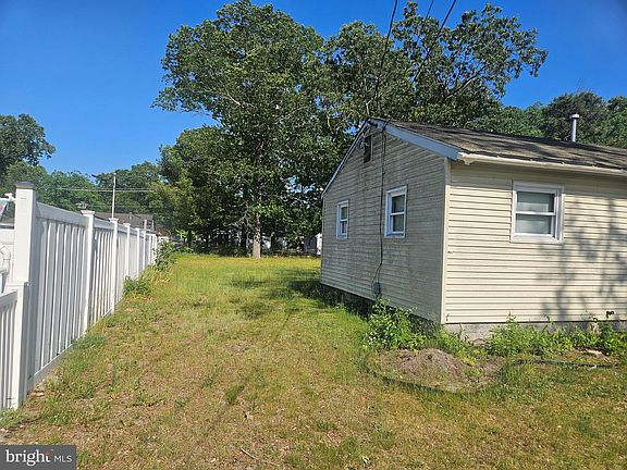 2nd image of 308 Sherwood Dr