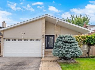 1876 Bough Beeches Blvd, Mississauga, ON L4W 2J3