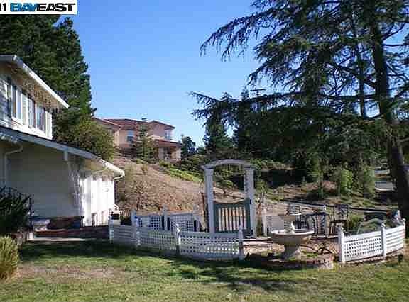 5th image of 25768 Fairview Ave